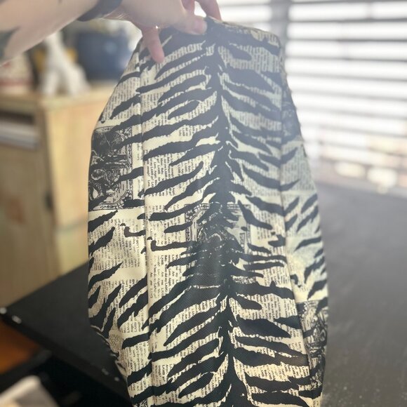 Authentic L.A.M.B. Mandalay Zebra Newsprint Large Tote by Gwen Stefani - Picture 4 of 6